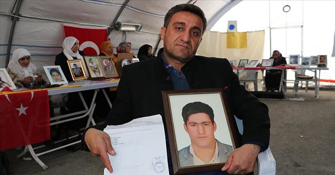 Hakkari'den gidip oturma eylemine katıldı