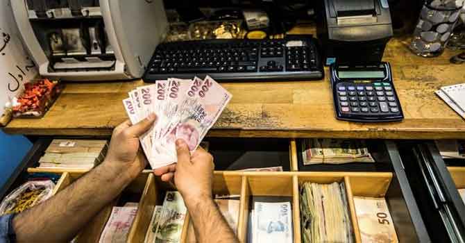 TL dolar ve euro karşısında eriyor