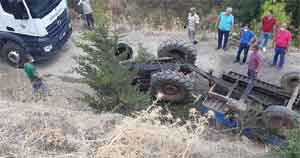 Devrilen traktörün altında kalan sürücü hayatını kaybetti