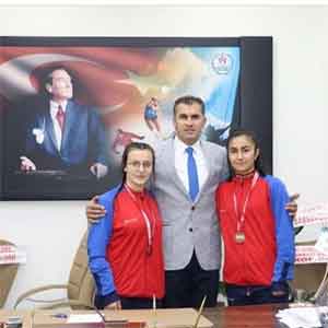 Hakkari'de 2 güreşçi Milli Takım kampına çağrıldı