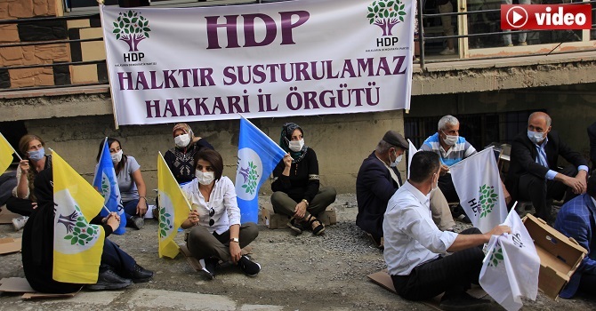 HDP Hakkari il örgütü oturma eylemi yaptı
