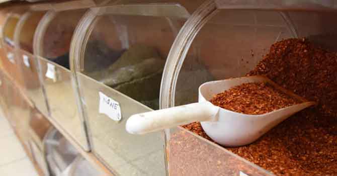 Kapalı poşete giren baharata hile karışıyor