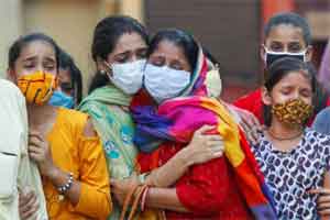 Hindistan'da Covid-19'dan ölenlerin sayısı 100 bine yaklaşıyor