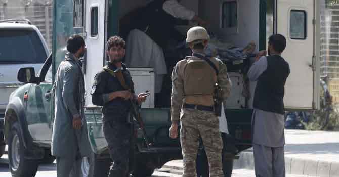 Afganistan'da vali konvoyuna saldırı: 8 ölü