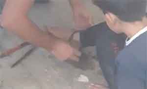 11 yaşındaki çocuğunu zincire bağladı!