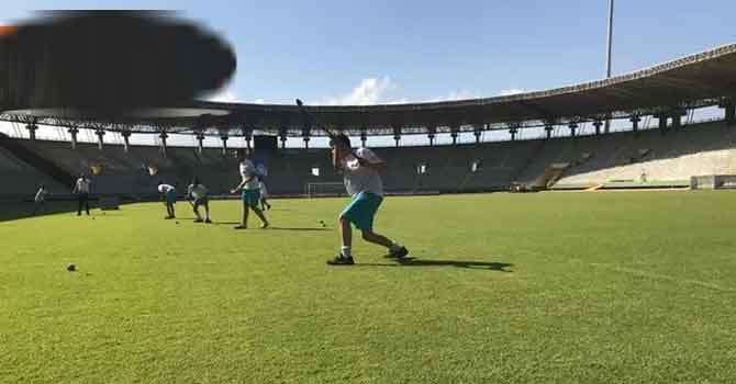 Urfalı gençler çim hokeyi ile tanıştı