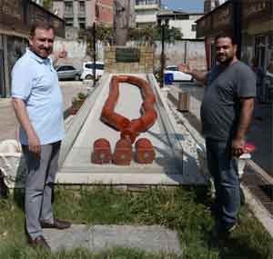 Guinness adayı 1 tonluk tespihi, külliyeye hediye etmek istiyor