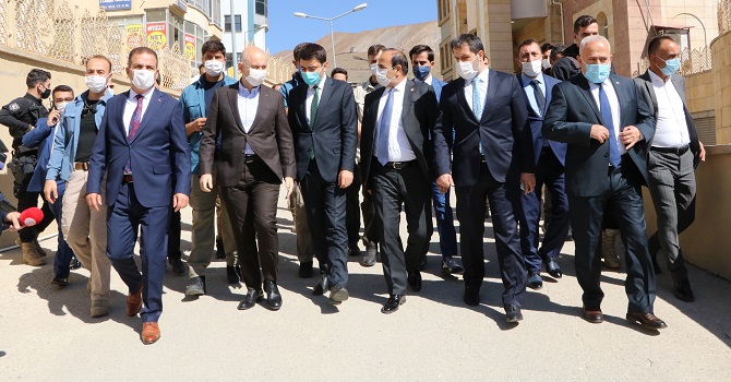 Ulaştırma ve Altyapı Bakanı Karaismailoğlu Hakkari'de