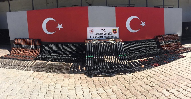 Hakkari'de 1 milyon 250 bin tl değerinde malzeme ele geçirildi