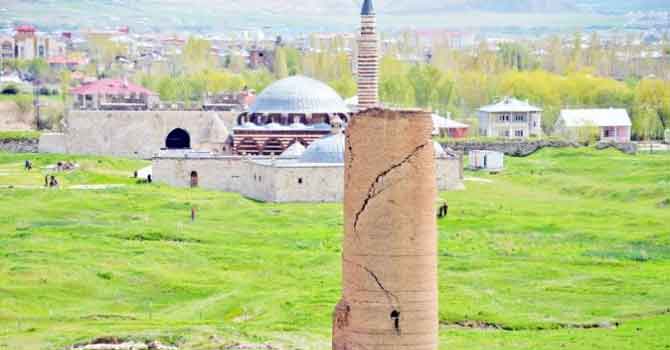 Turizmin parlayan yıldızı Van’da oteller kapanıyor