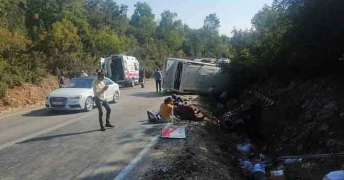 Mersin’de işçileri taşıyan midibüste kaza: 1 ölü, 34 yaralı