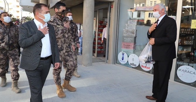 Vali Akbıyık'tan esnaf ziyareti