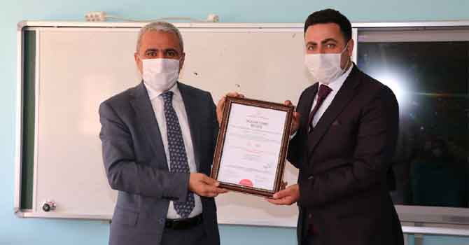 Hakkari'de 9 okula "Okulum Temiz Belgesi" verildi