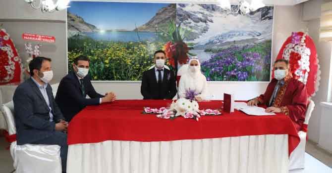 Vali Akbıyık, Yoldaş çiftinin nikahını kıydı