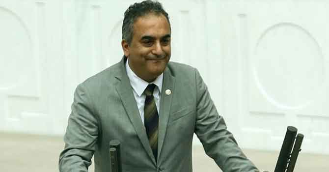 Ak Parti Milletvekili Markar Esayan hayatını kaybetti