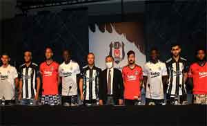Beşiktaş'ta yeni transferler için basın toplantısı düzenlendi