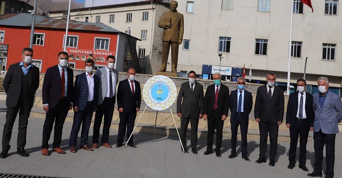 Hakkari'de 19 Ekim Muhtarlar günü kutlandı