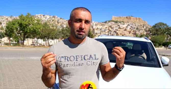 Araba tanıtımlarını Kürtçe yapıyor