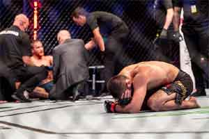 Rakibini nakavt etti, emekli oldu