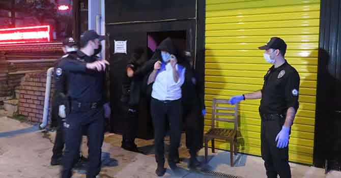 Eğlence mekanına koronavirüs baskını