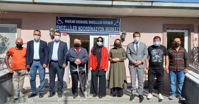 Başdanışman Orhan ve Ak Partili Gür'den Bedensel Engelliler Derneğine ziyaret