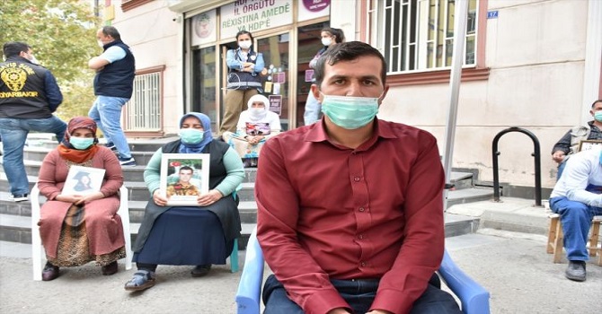 Yüksekova'dan gidip Diyarbakır'daki oturma eylemine katıldı