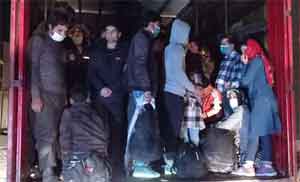 TIR'ın dorsesinde 210 kaçak göçmen yakalandı