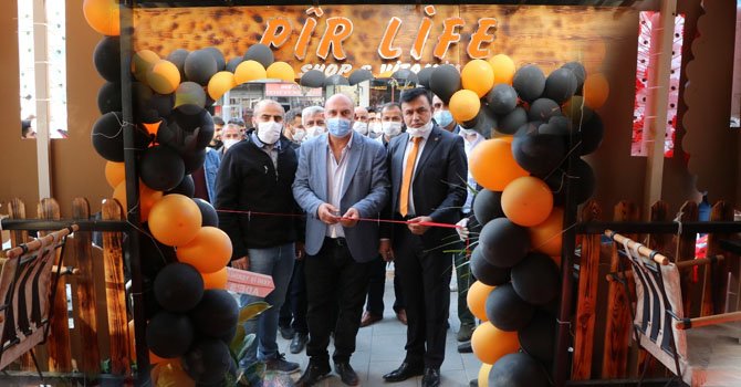 Hakkari'de Pir Life Cafe shop & vitamin hizmete açıldı