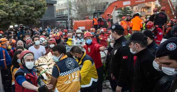 İzmir depreminde can kaybı yükseliyor