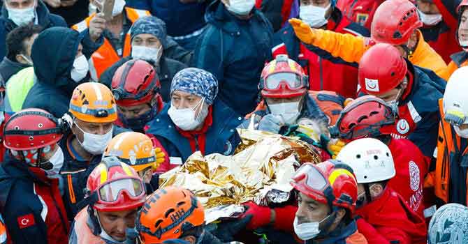 3 yaşındaki Elif 65 saat sonra enkazdan sağ çıkarıldı