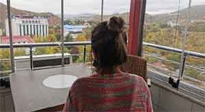 Okul masraflarını karşılamak için bulaşık yıkadığı iş yerinde tacize uğradı