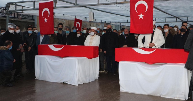 Derecikte şehit edilen işçilere Yüksekova'da tören düzenlendi