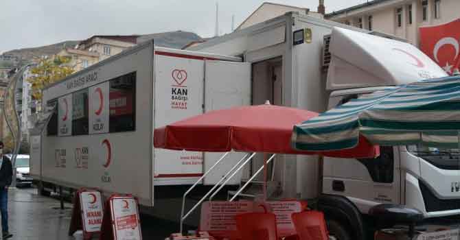 Kızılay kan aracı Hakkari'de
