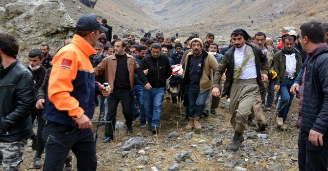 Hakkari'de dağdan düşen 5 çocuk babası ağır yaralandı