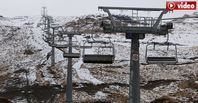 Hakkari Kayak Merkezi'ne mevsimin ilk karı düştü