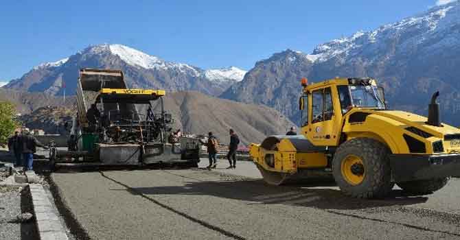 Hakkari'de asfalt çalışmalarına hız verildi