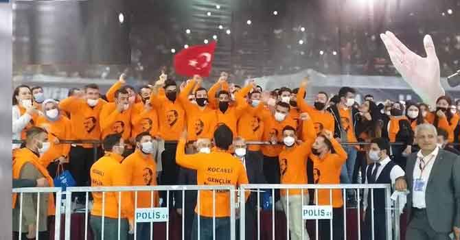 AK Parti il başkanı korona oldu, seçildiği kongreye katılamadı