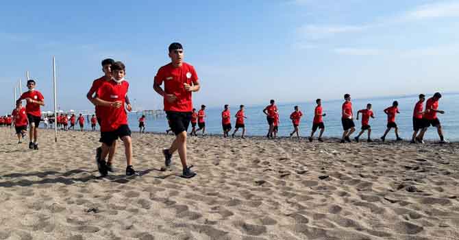 Hakkar'den 20 sporcu ve 5 antrenör güreş kampında