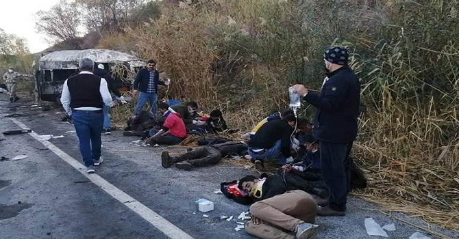 Van’da minibüs devrildi: 2 ölü, 22 yaralı