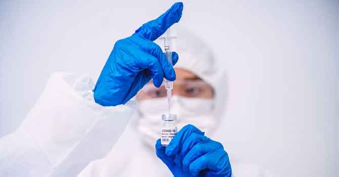 Oxford aşısı '60 ve 70'li yaşlardakilerde güçlü bir bağışıklık sistemi tepkisi yarattı