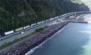 Sarp Sınır Kapısı’ndan ihracat arttı, TIR kuyruğu