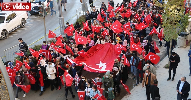 Diyarbakır'da evlat nöbetinde olan anneler için Hakkari'de yürüyüş düzenlendi