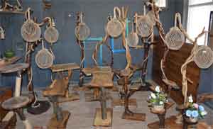 Eski ahşapları sanata dönüştürüyor