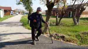 100'e yakın ülke gezip 10 dil öğrendi,