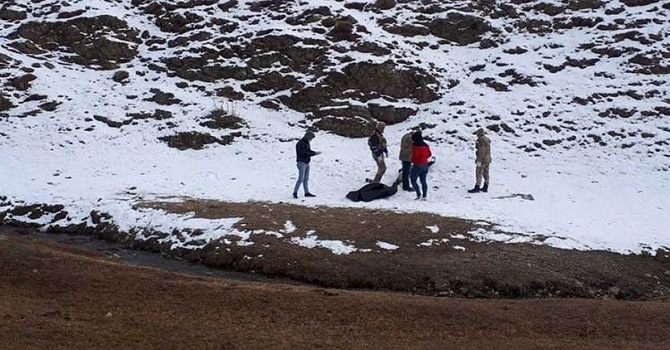 Hakkari-Van karayolunda 3 kişi donarak öldü