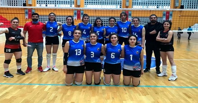 Hakkari Mehmet Akif Ersoy MTAL Kadın Voleybol takımı 3-0 yenildi