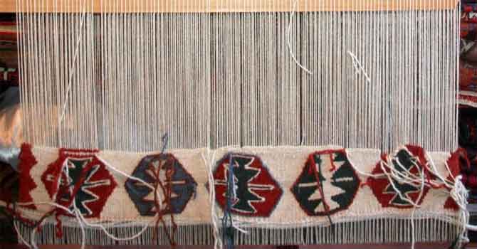 Kadınların nakşettiği Hakkari ve Van kilimleri, yok olmaya karşı mücadele veriyor