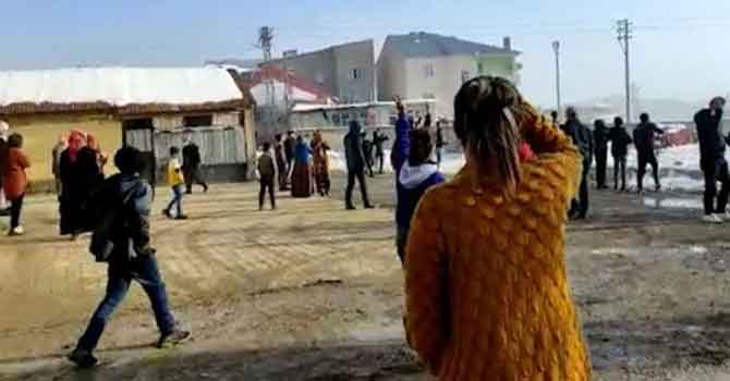 Yüksekova'da 'kaçak elektrik' gerginliği