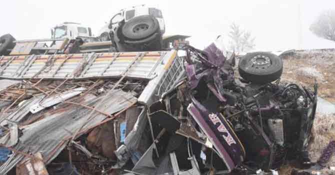 7 aracın karıştığı zincirleme kaza! Ölü ve yaralılar var