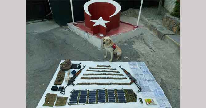 Çukurca'da sığınakta silah ve mühimmat ele geçirildi